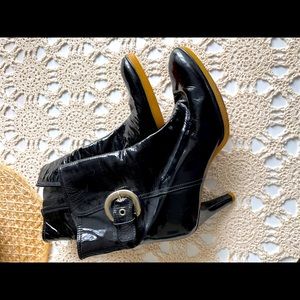 Stuart Weitzman leather ankle boot stiletto